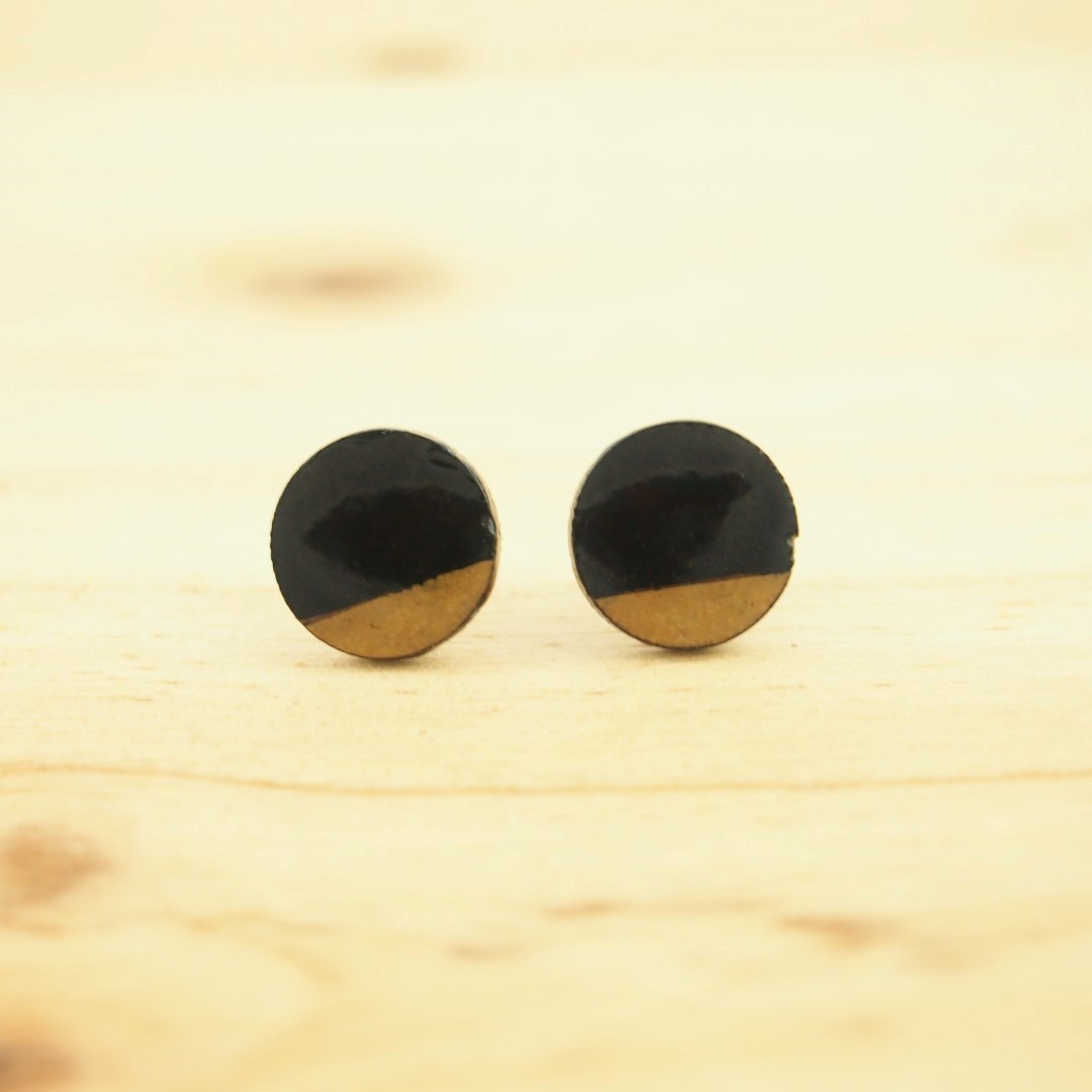 Boucles d′oreilles en Calebasse séchée D 12mm Noir-beige faites main éthique