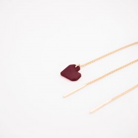Boucles d’oreilles chaîne traversante Coeur en ivoire végétal et argent 925 plaqué or 24k | Rouge