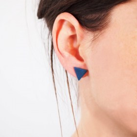 Boucles d’oreilles en ivoire végétal triangles Arpia faites main | Bleues marine