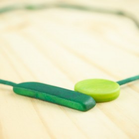 Collier ajustable en ivoire végétal Balance fait main | Vert - Vert clair